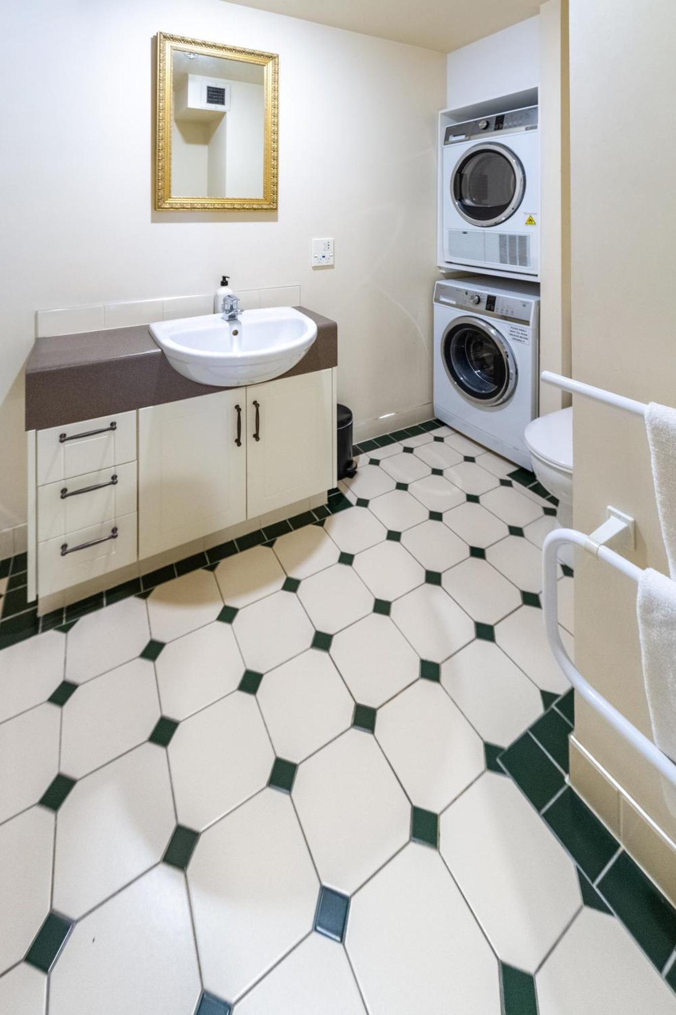شقة Beauty In The Cbd - 1Bed Free Parking Pool كريستتشيرش المظهر الخارجي الصورة